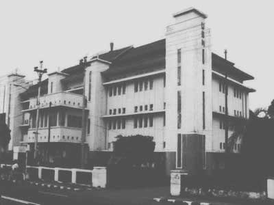 Tata ruang simetris kompleks UGM